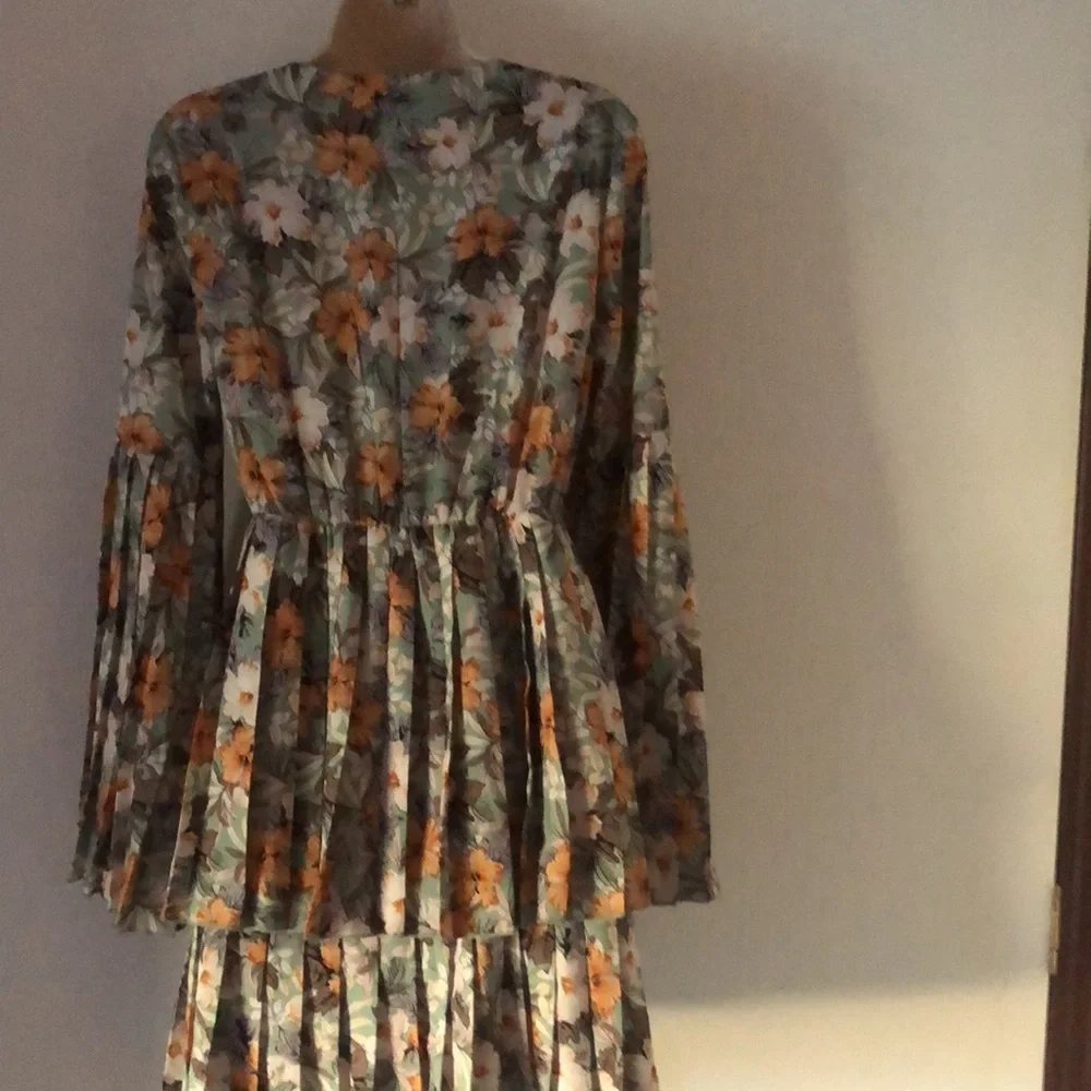Woman’s fall Floral office siren pleated multi Colored Tiered dress - Picture 9 of 12